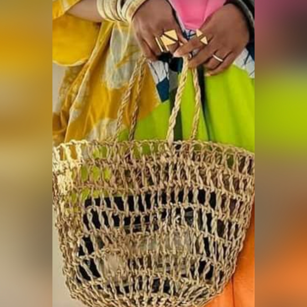 Earth tone color Straw Bag